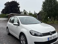 Vit Begagnad 2012 VW Golf VII Halvkombi | 90 000 kr (Marknadspris)