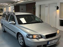 Ljusgrå Begagnad 2001 Volvo V70 Kombi | 10 500 kr (Marknadspris)