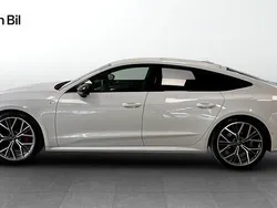 Glaciärvit metallic Begagnad 2024 Audi A7 Sportback S-Line Halvkombi | 684 900 kr (Marknadspris)
