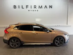 Brun Begagnad 2014 Volvo V40 CC Summum Kombi | 179 900 kr