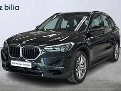 Svart (safirsvart metallic) Begagnad 2022 BMW X1 Sport Line SUV | 314 900 kr (Marknadspris)