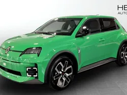 Grön (green) Ny 2025 Renault R5 Techno Halvkombi | 407 800 kr (Marknadspris)