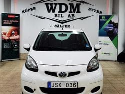 Vit Begagnad 2010 Toyota Aygo Halvkombi | 36 999 kr (Marknadspris)