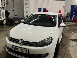 Vit Begagnad 2013 VW Golf VII Halvkombi | 68 000 kr