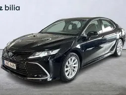 Svart Begagnad 2022 Toyota Camry Hybrid Active Sedan | 319 900 kr (Marknadspris)