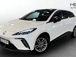 Vit (white) Begagnad 2022 MG MG4 EV Luxury Halvkombi | 274 900 kr (Marknadspris)