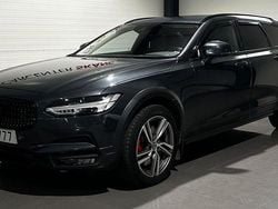 Grå Begagnad 2017 Volvo V90 CC Momentum Kombi | 169 900 kr (Marknadspris)