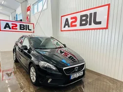 Svart Begagnad 2015 Volvo V40 CC Momentum Kombi | 104 900 kr (Marknadspris)