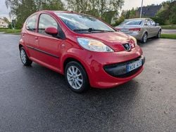 Röd Begagnad 2008 Peugeot 107 Halvkombi | 24 000 kr (Marknadspris)