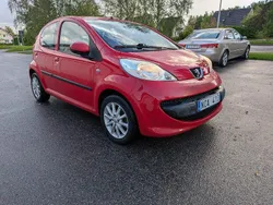 Röd Begagnad 2008 Peugeot 107 Halvkombi | 24 000 kr (Lite dyr)