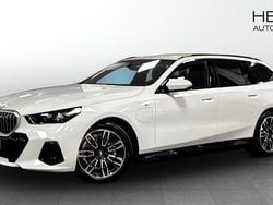 Vit (white) Begagnad 2025 BMW 530e M Sport Kombi | 594 700 kr (Superpris)