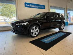 Svart Begagnad 2019 Volvo V60 CC Momentum Kombi | 299 900 kr (Lite dyr)