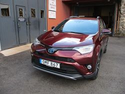 Mörkröd Begagnad 2017 Toyota RAV4 Hybrid Edition SUV | 224 000 kr (Marknadspris)