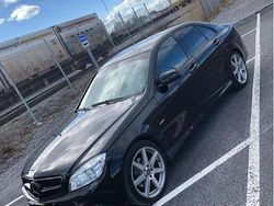 Svart Begagnad 2009 Mercedes C180 AMG Sedan | 79 900 kr (Marknadspris)