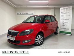 Röd Begagnad 2014 Skoda Fabia Ambiente Halvkombi | 84 800 kr (Marknadspris)