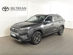 Mörkgrå (grå metallic) Begagnad 2023 Toyota RAV4 Hybrid Executive SUV | 419 900 kr (Marknadspris)