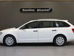 Vit Begagnad 2016 Skoda Octavia Kombi | 109 900 kr (Marknadspris)