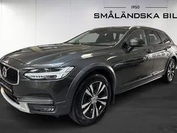 Grå Begagnad 2019 Volvo V90 CC Momentum Kombi | 234 000 kr