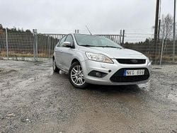 Grå Begagnad 2011 Ford Focus Platinum Halvkombi | 9 800 kr (Superpris)