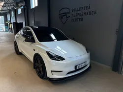 Vit Begagnad 2023 Tesla Model Y Performance SUV | 599 000 kr (Dyr)