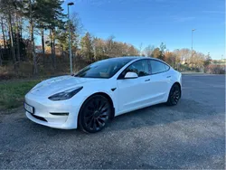 Vit Begagnad 2021 Tesla Model 3 Performance Sedan | 300 000 kr (Superpris)