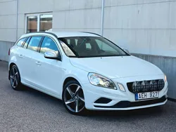 Vit Begagnad 2013 Volvo V60 R-Design Kombi | 89 999 kr (Marknadspris)