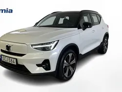 Vit Begagnad 2022 Volvo XC40 Plus SUV | 359 900 kr