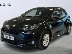 Svart Begagnad 2022 Toyota Yaris Hybrid Active Halvkombi | 224 900 kr (Marknadspris)
