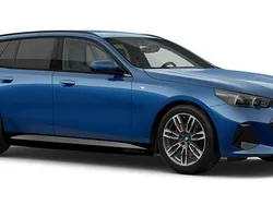 Blå (phytonic blue) Ny 2025 BMW 530e Comfort Edition Kombi | 768 200 kr (Marknadspris)