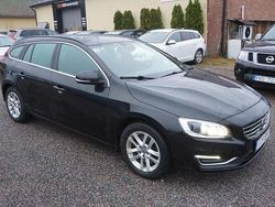 Svart Begagnad 2015 Volvo V60 Momentum Kombi | 119 900 kr (Marknadspris)