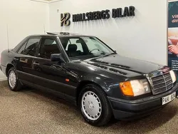 Svart Begagnad 1988 Mercedes 300 Kombi | 129 900 kr