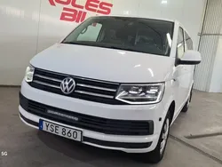 Vit Begagnad 2017 VW Caravelle Comfortline Minibuss | 183 900 kr