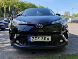 Svart Begagnad 2018 Toyota C-HR Executive SUV | 175 000 kr (Marknadspris)