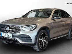 Svart Begagnad 2021 Mercedes GLC300e Sportkupé | 499 900 kr
