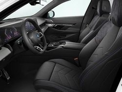 Vit Ny 2025 BMW i5 Comfort Edition Kombi | 816 200 kr (Lite dyr)