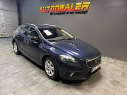 Blå Begagnad 2013 Volvo V40 CC Momentum Kombi | 134 900 kr (Marknadspris)