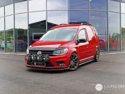 Röd Begagnad 2016 VW Caddy R Minibuss | 259 900 kr