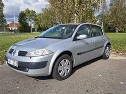 Grå Begagnad 2006 Renault Mégane II Halvkombi | 16 900 kr (Marknadspris)