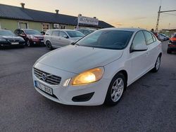 Vit Begagnad 2011 Volvo S60 Kinetic Sedan | 74 900 kr (Marknadspris)