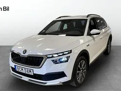 Vit Begagnad 2023 Skoda Kamiq ScoutLine SUV | 249 900 kr (Marknadspris)