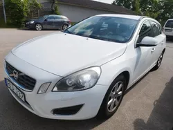 Vit Begagnad 2010 Volvo V60 Momentum Kombi | 64 900 kr (Marknadspris)
