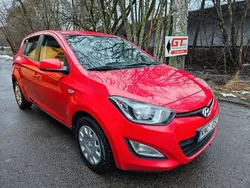 Röd Begagnad 2013 Hyundai i20 Select Halvkombi | 54 899 kr (Marknadspris)