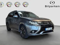 Grå Begagnad 2016 Mitsubishi Outlander P-HEV Comfort Edition SUV | 199 990 kr (Lite dyr)