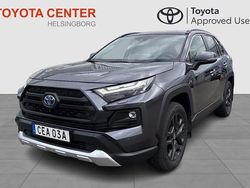 Mörkgrå (grå) Begagnad 2024 Toyota RAV4 Hybrid SUV | 469 500 kr (Marknadspris)