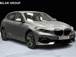 Grå Begagnad 2023 BMW 118 Halvkombi | 279 000 kr