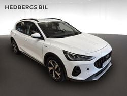 Vit Begagnad 2022 Ford Focus Active Halvkombi | 214 800 kr (Marknadspris)