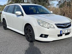 Vit Begagnad 2011 Subaru Legacy Kombi | 99 900 kr (Bra pris)