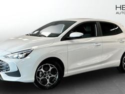 Vit Ny 2024 MG MG3 Luxury Halvkombi | 239 900 kr (Marknadspris)