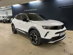 Vit Begagnad 2023 Opel Mokka GS Line SUV | 219 900 kr (Marknadspris)