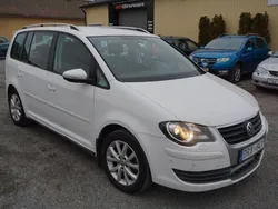 Vit Begagnad 2010 VW Touran Trendline Minibuss | 69 900 kr (Marknadspris)